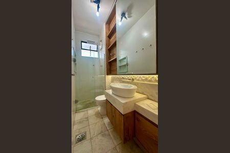 Apartamento à venda com 200m², 3 quartos e 2 vagas Apartamento à venda com 200m², 3 quartos e 2 vagasBanheiro