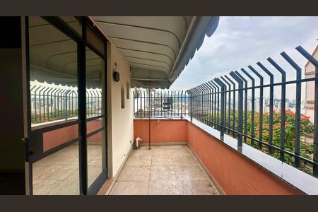 Apartamento à venda com 200m², 3 quartos e 2 vagas Apartamento à venda com 200m², 3 quartos e 2 vagasTerraço