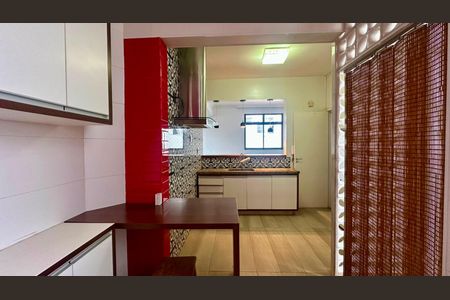 Apartamento à venda com 200m², 3 quartos e 2 vagas Apartamento à venda com 200m², 3 quartos e 2 vagasCozinha