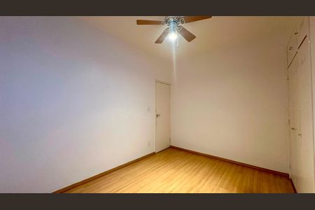 Apartamento à venda com 200m², 3 quartos e 2 vagas Apartamento à venda com 200m², 3 quartos e 2 vagasQuarto