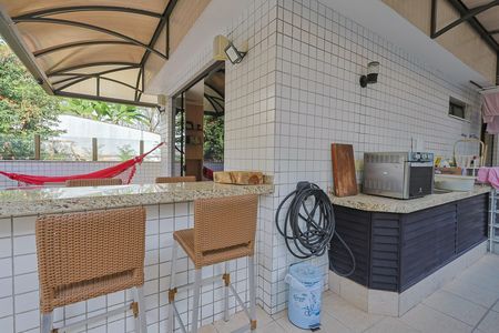 Apartamento à venda com 220m², 4 quartos e 2 vagas