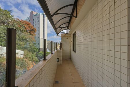 Apartamento à venda com 220m², 4 quartos e 2 vagas