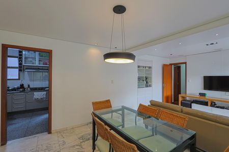 Apartamento à venda com 220m², 4 quartos e 2 vagas