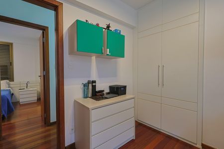 Apartamento à venda com 4 quartos, 220m² em Gutierrez, Belo Horizonte