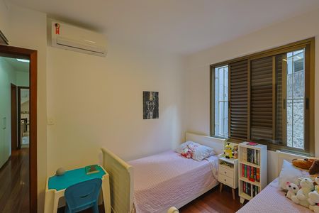 Apartamento à venda com 220m², 4 quartos e 2 vagas