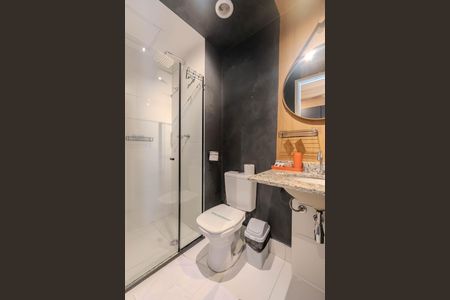 Banheiro de kitnet/studio à venda com 1 quarto, 21m² em República, São Paulo