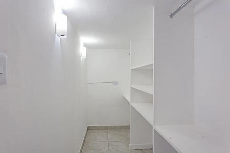 Closet - Casa 1 de casa à venda com 4 quartos, 164m² em Jardim Vergueiro, São Paulo