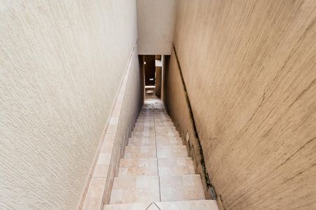 Casa para alugar com 39m², 1 quarto e sem vaga Casa para alugar com 39m², 1 quarto e sem vagaEscada