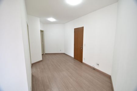 Sala de apartamento para alugar com 1 quarto, 57m² em Vila Itapura, Campinas