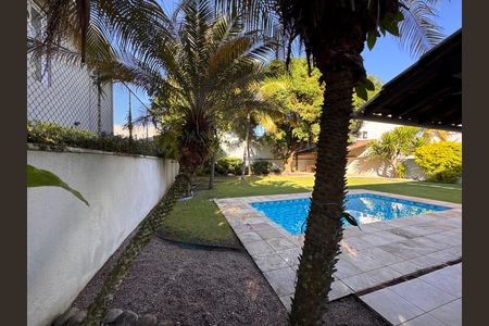 Casa de condomínio para alugar com 350m², 3 quartos e 4 vagas Casa de condomínio para alugar com 350m², 3 quartos e 4 vagasÁrea externa