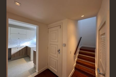 Casa de condomínio para alugar com 350m², 3 quartos e 4 vagas