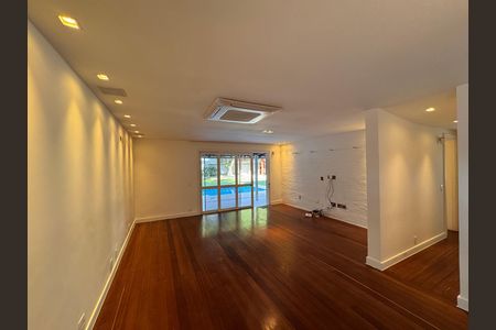 Casa de condomínio para alugar com 350m², 3 quartos e 4 vagas