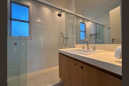 Casa de condomínio para alugar com 350m², 3 quartos e 4 vagas Casa de condomínio para alugar com 350m², 3 quartos e 4 vagasBanheiro Social