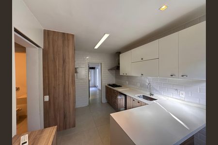 Casa de condomínio para alugar com 350m², 3 quartos e 4 vagas Casa de condomínio para alugar com 350m², 3 quartos e 4 vagasCozinha