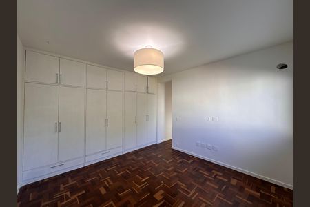 Casa de condomínio para alugar com 350m², 3 quartos e 4 vagas Casa de condomínio para alugar com 350m², 3 quartos e 4 vagasSuíte