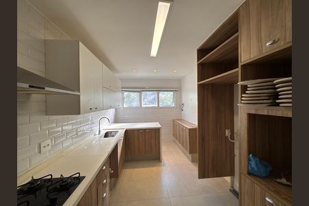 Casa de condomínio para alugar com 350m², 3 quartos e 4 vagas Casa de condomínio para alugar com 350m², 3 quartos e 4 vagasCozinha