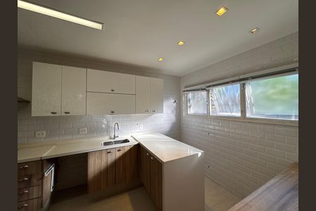 Casa de condomínio para alugar com 350m², 3 quartos e 4 vagas Casa de condomínio para alugar com 350m², 3 quartos e 4 vagasCozinha