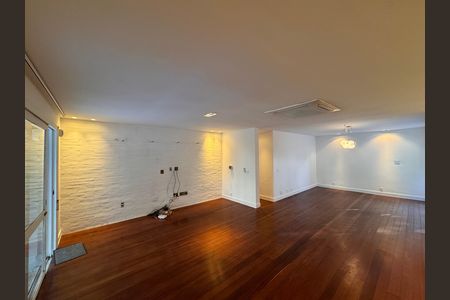Casa de condomínio para alugar com 350m², 3 quartos e 4 vagas