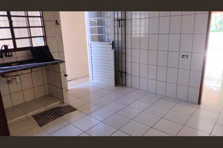 Casa para alugar com 220m², 2 quartos e 2 vagas Casa para alugar com 220m², 2 quartos e 2 vagasCozinha