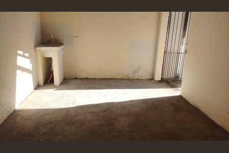 Casa para alugar com 220m², 2 quartos e 2 vagas Casa para alugar com 220m², 2 quartos e 2 vagasQuintal