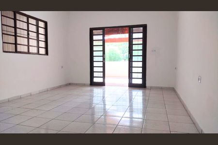 Casa para alugar com 220m², 2 quartos e 2 vagas Casa para alugar com 220m², 2 quartos e 2 vagasSala