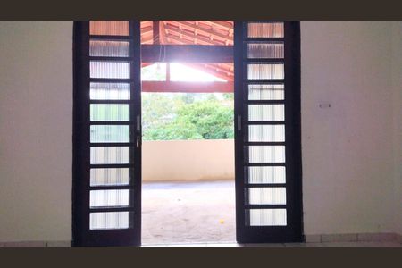 Casa para alugar com 220m², 2 quartos e 2 vagas Casa para alugar com 220m², 2 quartos e 2 vagasSala