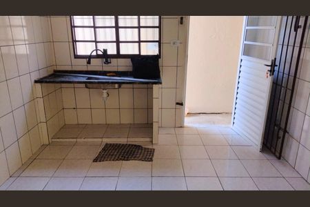 Casa para alugar com 220m², 2 quartos e 2 vagas Casa para alugar com 220m², 2 quartos e 2 vagasCozinha