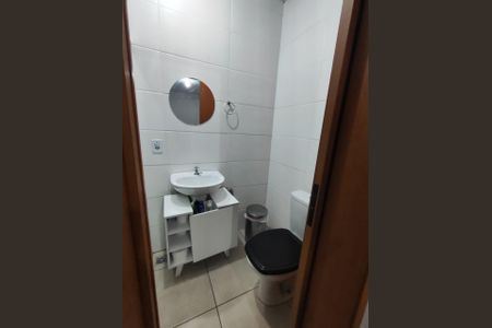 Casa de condomínio para alugar com 48m², 2 quartos e 2 vagas Casa de condomínio para alugar com 48m², 2 quartos e 2 vagasBanheiro