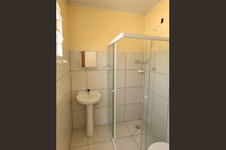 Banheiro de casa de condomínio para alugar com 1 quarto, 39m² em São José, Porto Alegre