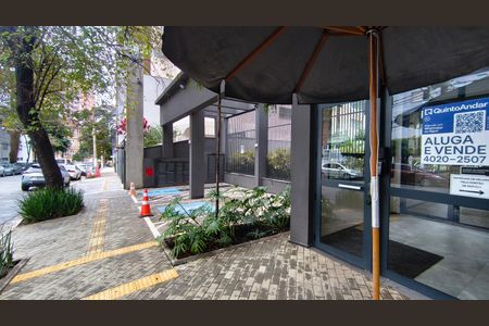 Studio para alugar com 28m², 1 quarto e sem vaga Studio para alugar com 28m², 1 quarto e sem vagaFachada + Plaquinha