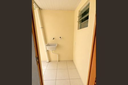 Área de serviço de casa de condomínio para alugar com 1 quarto, 39m² em São José, Porto Alegre