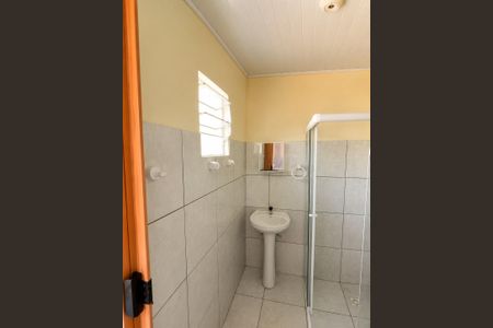 Banheiro de casa de condomínio para alugar com 1 quarto, 39m² em São José, Porto Alegre
