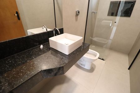 Casa para alugar com 75m², 3 quartos e 2 vagasBanheiro Social