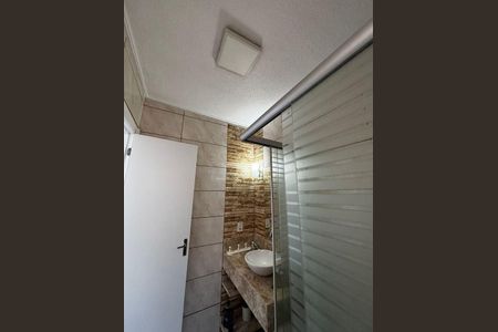 Banheiro de apartamento para alugar com 2 quartos, 49m² em Restinga, Porto Alegre