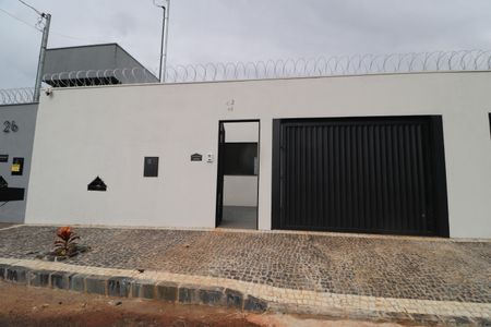 Casa para alugar com 75m², 3 quartos e 2 vagasFachada