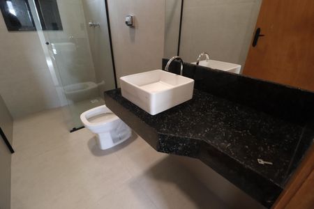 Casa para alugar com 75m², 3 quartos e 2 vagasBanheiro Social