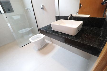 Casa para alugar com 75m², 3 quartos e 2 vagasBanheiro do Quarto 3