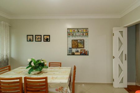 Casa à venda com 180m², 2 quartos e 3 vagas Casa à venda com 180m², 2 quartos e 3 vagasCozinha