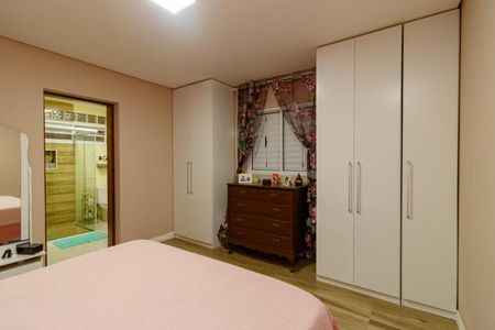 Casa à venda com 180m², 2 quartos e 3 vagas Casa à venda com 180m², 2 quartos e 3 vagasSuíte