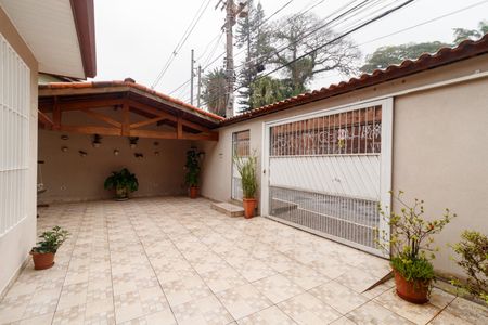 Casa à venda com 180m², 2 quartos e 3 vagas Casa à venda com 180m², 2 quartos e 3 vagasÁrea externa