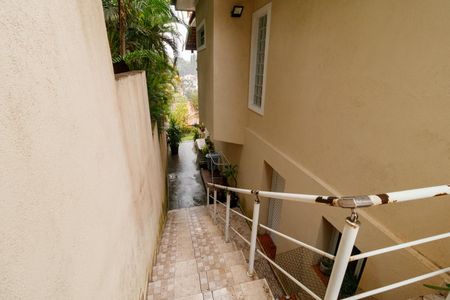 Casa à venda com 180m², 2 quartos e 3 vagas Casa à venda com 180m², 2 quartos e 3 vagasÁrea externa