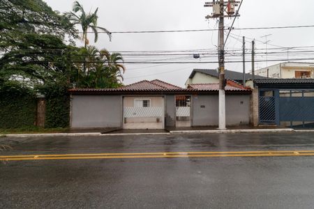 Casa à venda com 180m², 2 quartos e 3 vagas Casa à venda com 180m², 2 quartos e 3 vagasFachada