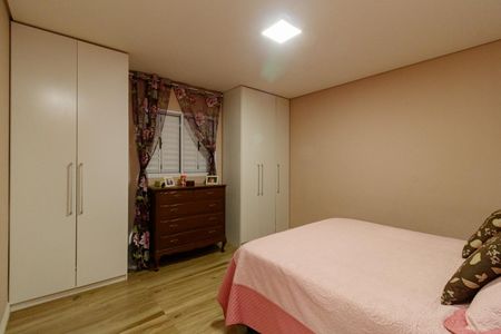 Casa à venda com 180m², 2 quartos e 3 vagas Casa à venda com 180m², 2 quartos e 3 vagasSuíte