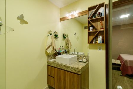 Casa à venda com 180m², 2 quartos e 3 vagas Casa à venda com 180m², 2 quartos e 3 vagasBanheiro da Suíte