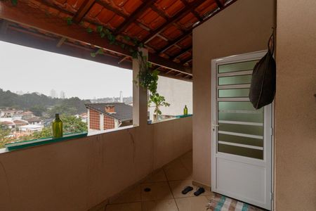 Casa à venda com 180m², 2 quartos e 3 vagas Casa à venda com 180m², 2 quartos e 3 vagasVaranda
