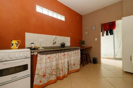 Casa à venda com 180m², 2 quartos e 3 vagas Casa à venda com 180m², 2 quartos e 3 vagasCozinha externa
