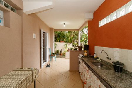 Casa à venda com 180m², 2 quartos e 3 vagas Casa à venda com 180m², 2 quartos e 3 vagasCozinha externa
