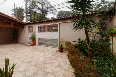 Casa à venda com 180m², 2 quartos e 3 vagas Casa à venda com 180m², 2 quartos e 3 vagasÁrea externa