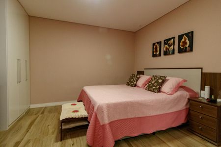 Casa à venda com 180m², 2 quartos e 3 vagas Casa à venda com 180m², 2 quartos e 3 vagasSuíte