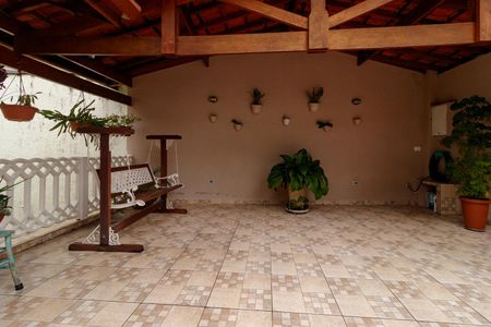 Casa à venda com 180m², 2 quartos e 3 vagas Casa à venda com 180m², 2 quartos e 3 vagasÁrea externa